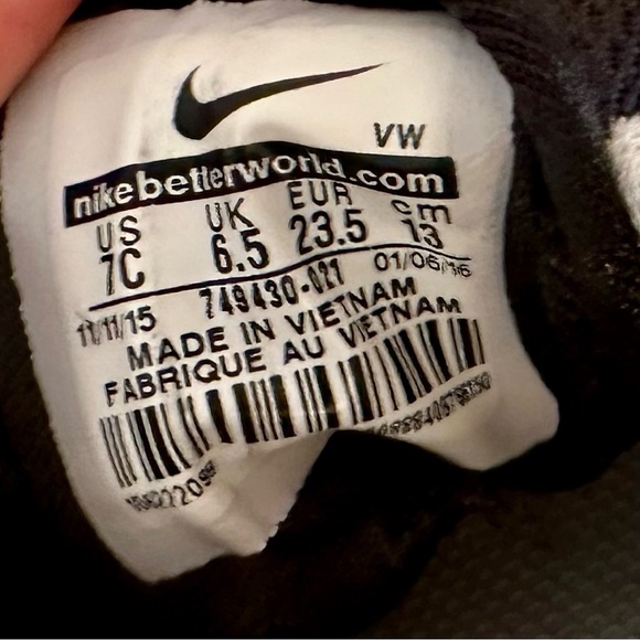 Nike Roshe Run Toddler size 7 Black Silver Sneakers EUC - Picture 6 of 6